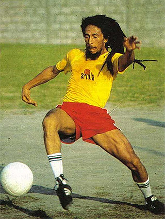 Bob Marley no Brasil: o dia em que o músico jamaicano jogou futebol com  Chico Buarque e Moraes Moreira no Rio - 11/05/2021 - Música - F5